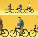 （HO）自転車に乗る年配の人