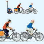（HO）自転車に乗る家族