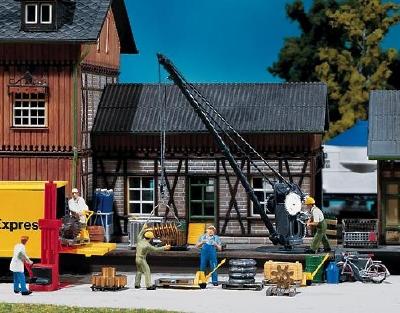 積み込み用クレーンと貨物