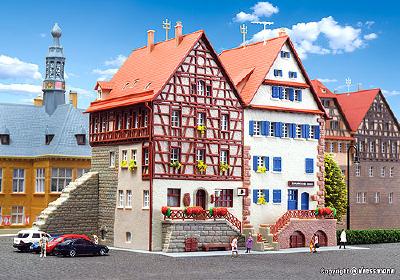 【年末年始SALE】（N）城壁と木組みの家２棟