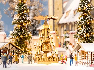 【年末年始SALE】クリスマスピラミッド 4.5x4.5cm、高さ約9cm HO