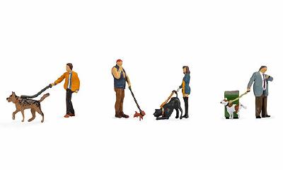 【年末年始SALE】(HO) 犬の散歩をしている人々