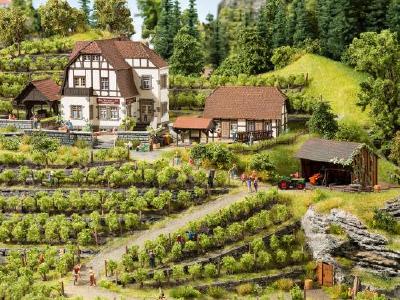 【年末年始SALE】(HO)ワイナリー Hauser-Bueler 　14.8x13.7x13cm